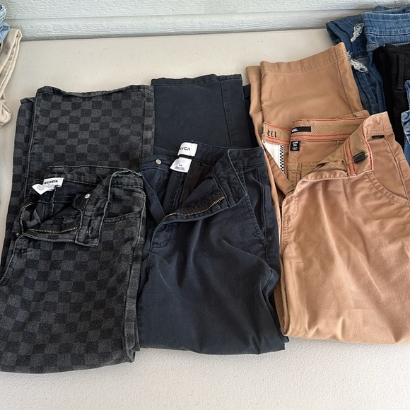 Vans  RVCA - Picture 2 of 2